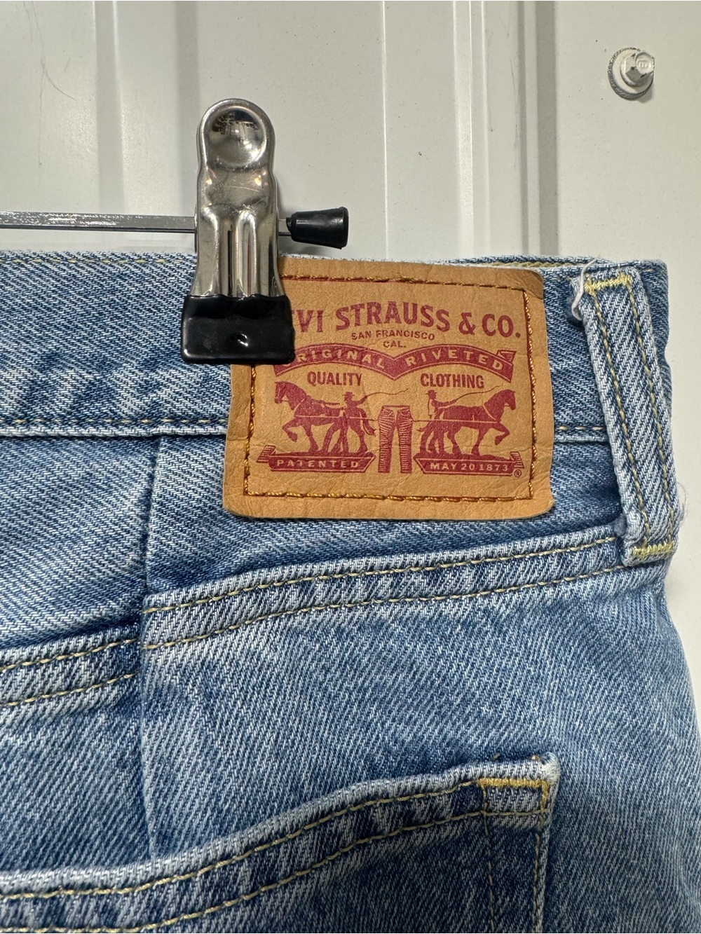 Levi's Women's '94 Spliced Baggy Wide Leg Mid-Rise Jeans Blue light Wash 29 - Picture 3 of 5